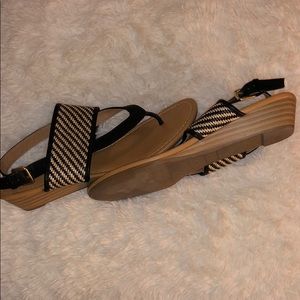 Joslyn Smith Shoes - 🔆2/$15 Shoes - Black & Tan Small Wedge Sandals Joslyn Smith Shoes - 🔆2/$15 Shoes - Black & Tan Small Wedge Sandals